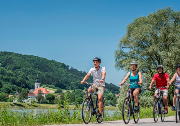     Danube Cycle Path near Kramesau, Upper Austria 